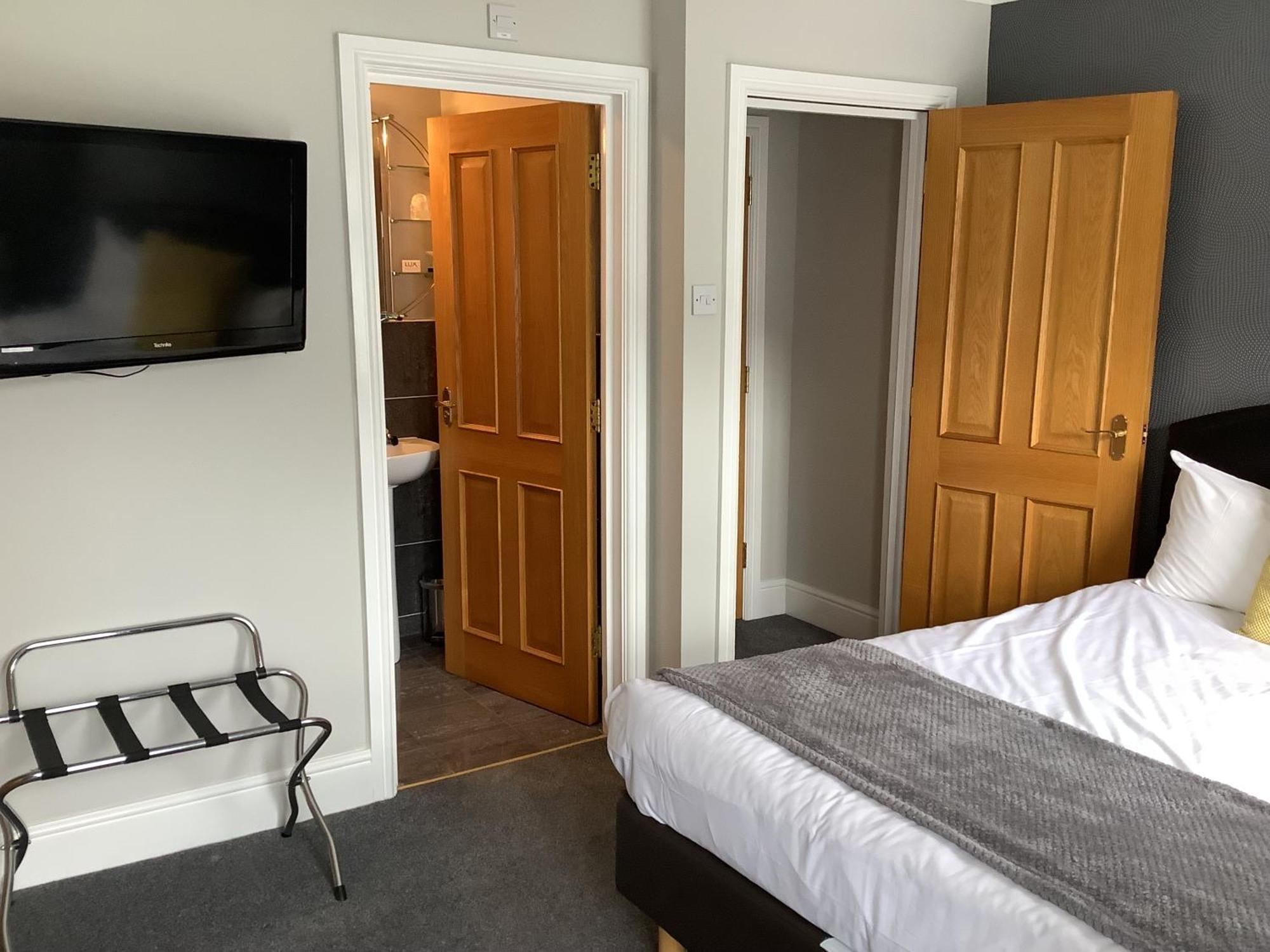 Jeffersons Hotel & Serviced Apartments (Adults Only) 배로우인퍼니스 객실 사진